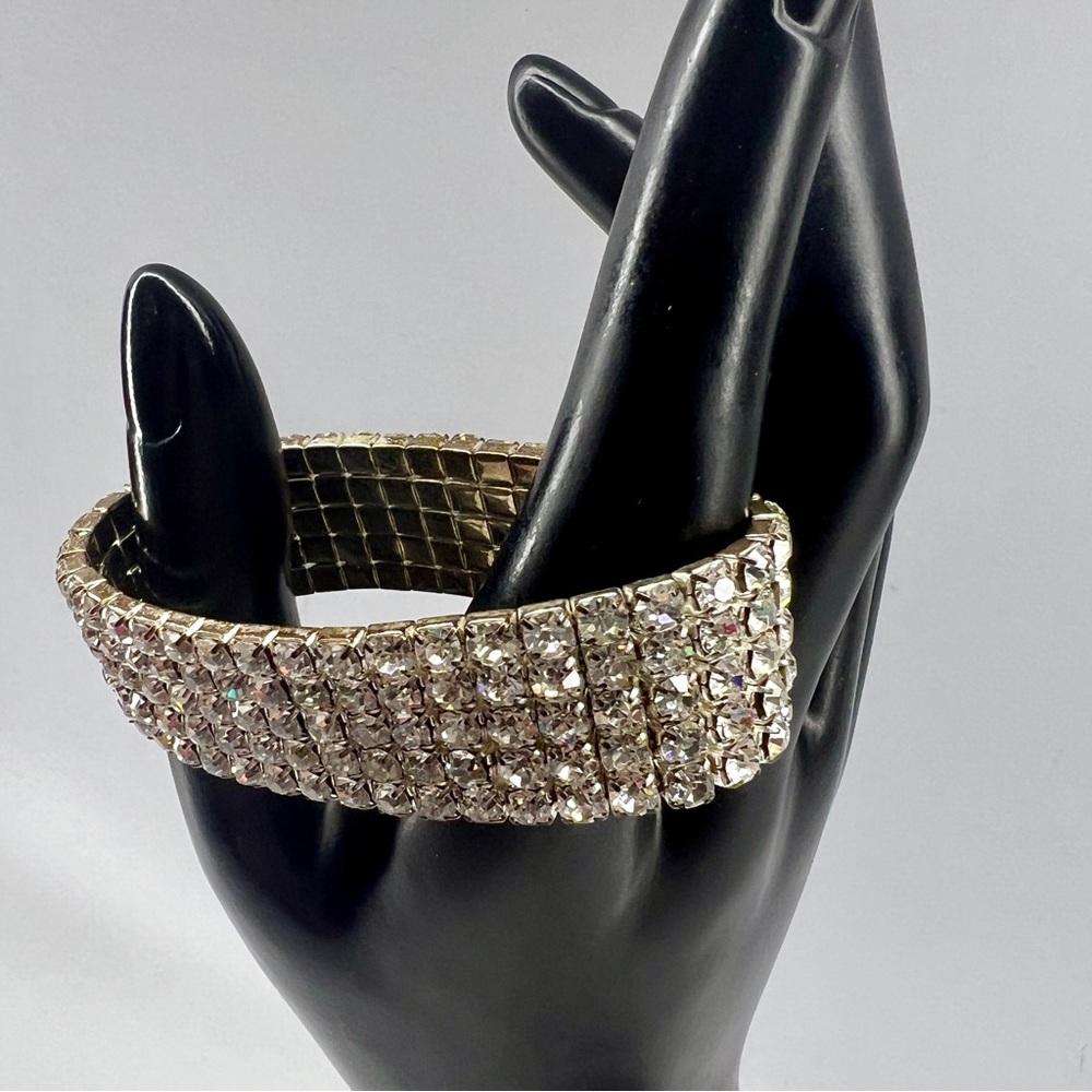 4/$15 Rhinestone stretch bracelet